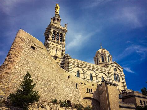  De Basilique Notre-Dame de la Garde: Een Historisch Meesterwerk met Panoramische Uitzichten!