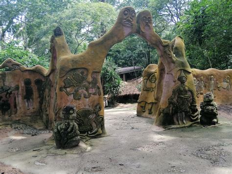 De Osun-Osogbo Heilige Groeve: Een Mysterieus Oase van Natuur en Geest in Nigeria!