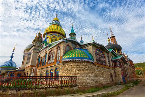  De Tempel van het Rode Varken: Een onverwachte parel in Kazan!