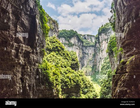 Het Tiankeng van Zhaotong: Een Verbluffende Aardelijke Wonder!