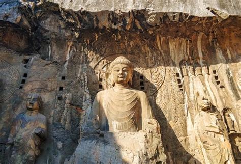  De Longmen Grotten: Een spektakel van rotskunst en historische sereniteit!