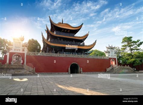 De spectaculaire Yueyang Toren, een imposant baken van de Chinese geschiedenis!