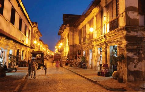 Vigan Plaza! Ontdek de rijke geschiedenis en koloniale charme van dit unieke erfgoed.